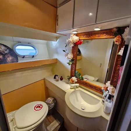보트호텔 Nuit Sur Yacht Avec Petit Dejeuner 엠푸리아브라바
