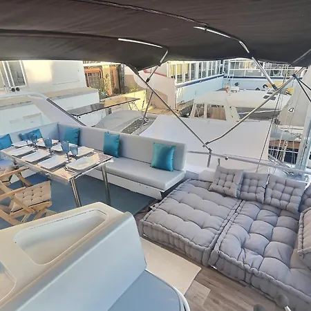 Nuit Sur Yacht Avec Petit Dejeuner ספינת מלון