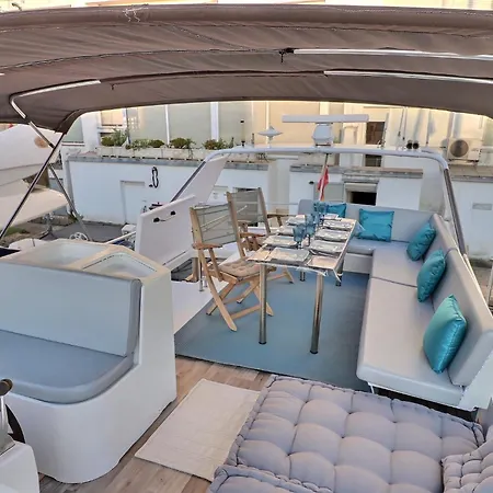 ספינת מלון Nuit Sur Yacht Avec Petit Dejeuner אמפוריבראבה