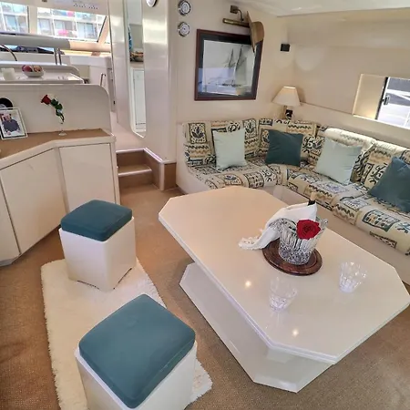 Nuit Sur Yacht Avec Petit Dejeuner ספינת מלון *
