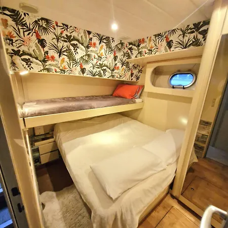 Nuit Sur Yacht Avec Petit Dejeuner