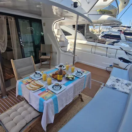 Nuit Sur Yacht Avec Petit Dejeuner *