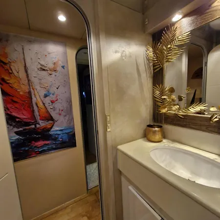 Nuit Sur Yacht Avec Petit Dejeuner