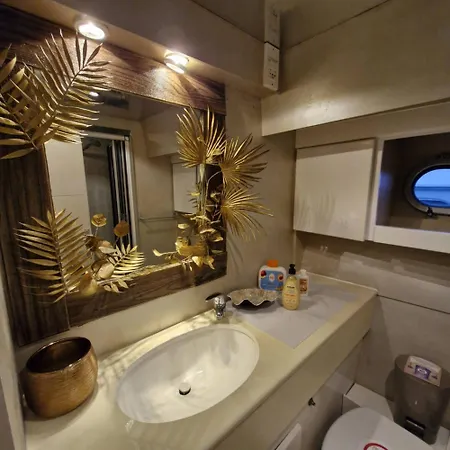 Nuit Sur Yacht Avec Petit Dejeuner 엠푸리아브라바