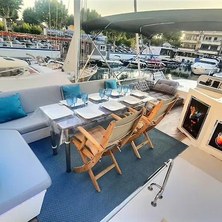 Nuit Sur Yacht Avec Petit Dejeuner Empuriabrava